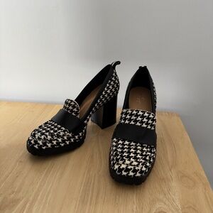 Crown Vintage Black and White Houndstooth Block Heel Loafers